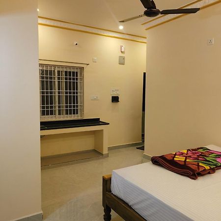 Liya Guest House Tiruvannāmalai Екстериор снимка